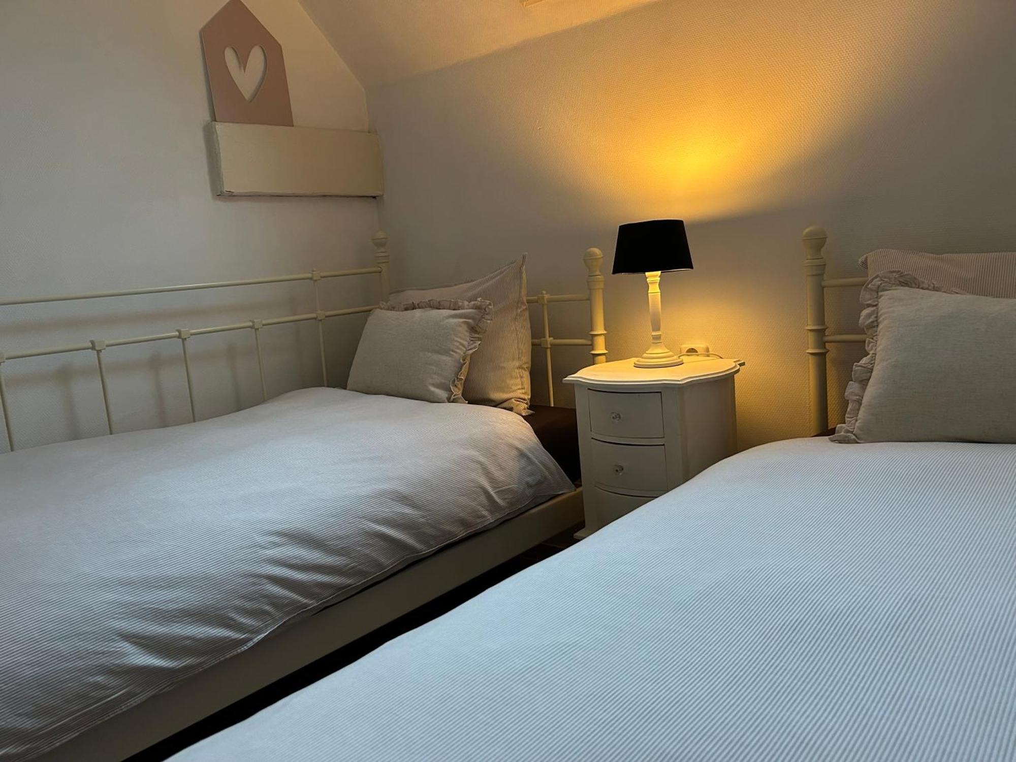 T'Hus Bed & Breakfast Katlijk Luaran gambar